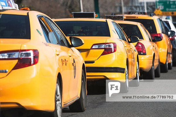 Linie der gelben Taxis  New York City  USA