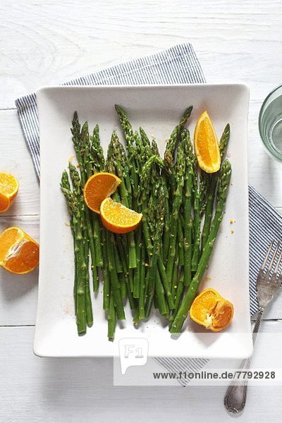Green asparagus with oranges (view from above)
