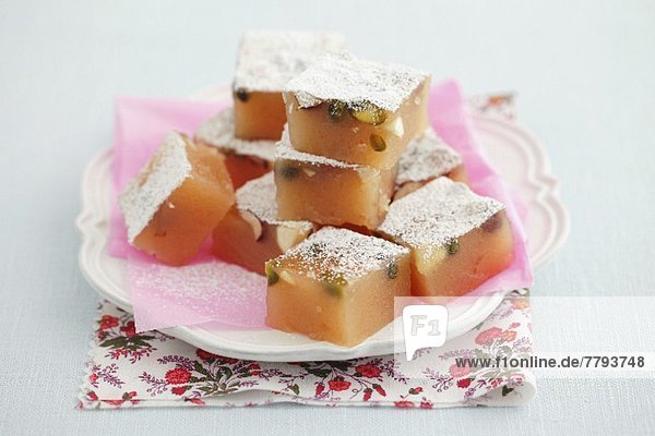 Home-made lokum with pistachios and icing sugar