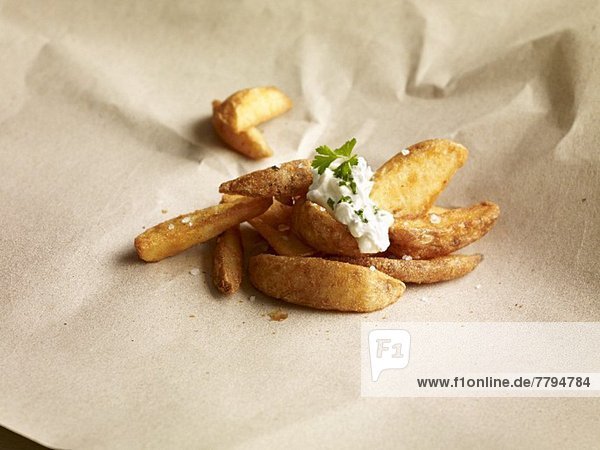 Potatoe Wedges mit Kräuterdip