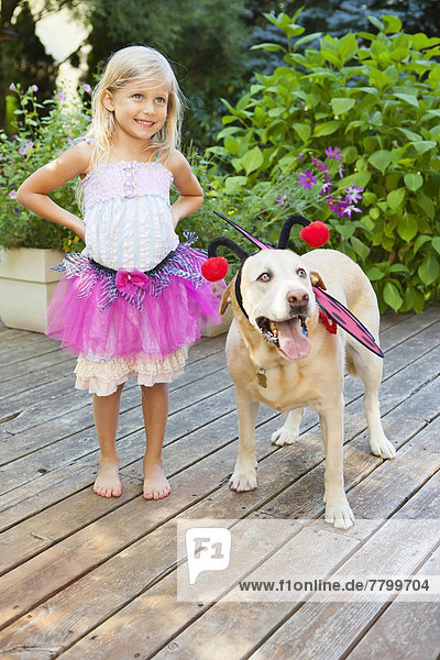 Vereinigte Staaten von Amerika  USA  hoch  oben  Spiel  Sommer  Hund  Sonnenlicht  jung  Portland  Nachmittag  Mädchen  Kleid  Oregon