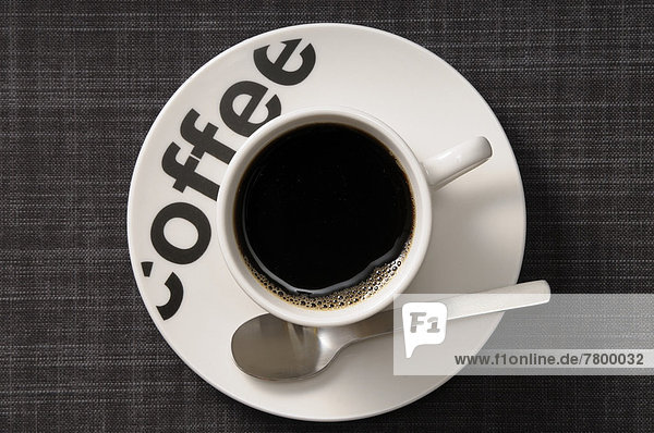 Tasse  über  schwarz  Löffel  Ansicht  Kaffee  Untertasse