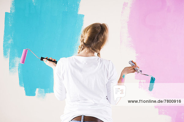 Lockenwickler  Frau  halten  jung  Farbe  Farben  schießen  Studioaufnahme  bemalen