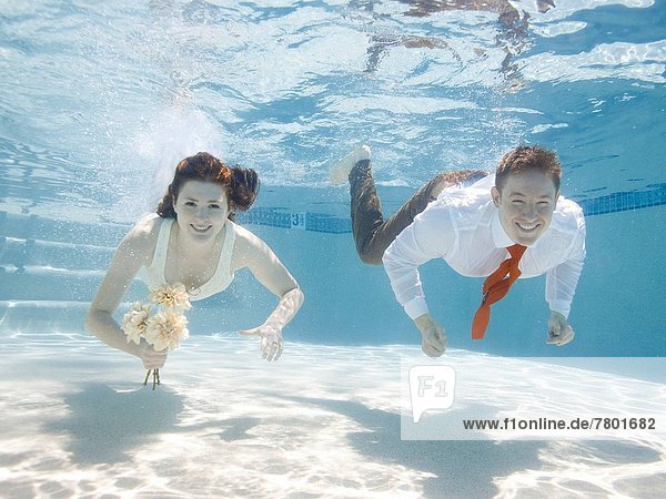 USA Utah Orem Wedding couple under water