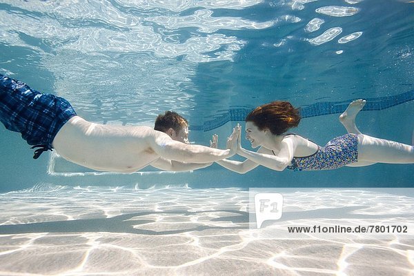 Vereinigte Staaten von Amerika USA Fröhlichkeit halten jung Schwimmbad Utah