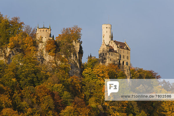 Schloss Lichtenstein im Herbst  Herbstwald