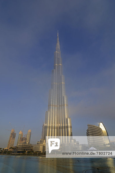 Burj Khalifa  auch bekannt als Burj Dubai  im Morgenlicht  höchstes Gebäude der Welt
