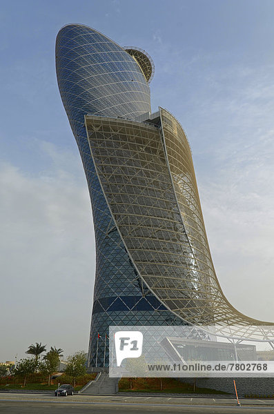 'Der schiefe Wolkenkratzer ''Capital Gate Tower'''