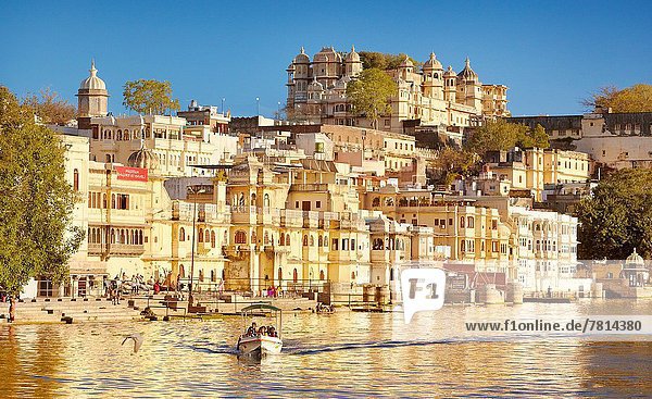 Großstadt  See  Palast  Schloß  Schlösser  Ansicht  Indien  Rajasthan  Udaipur
