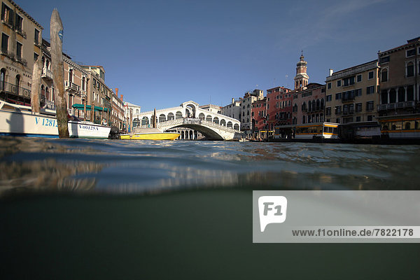 Italy  Veneto  Venice  Rialto bridge on Canal Grande                                                                                                                                                