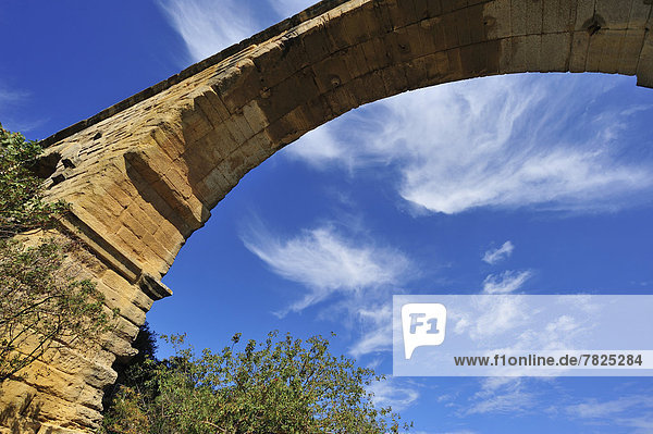 Außenaufnahme  Frankreich  Europa  Gebäude  Architektur  Geschichte  Brücke  Querformat  Fluss  Antiquität  Provence - Alpes-Cote d Azur  UNESCO-Welterbe  Aquädukt  Gard  Languedoc-Roussillon  Pont du Gard  römisch