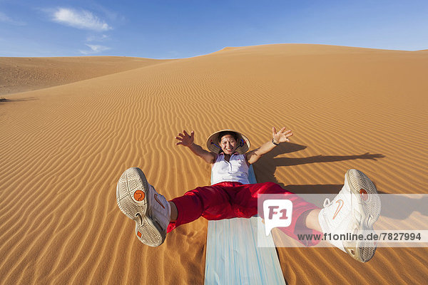 Muster  Frau  Grafik  Tourist  Wüste  Sand  Düne  Asien  Mui Ne  Schnittmuster  Vietnam