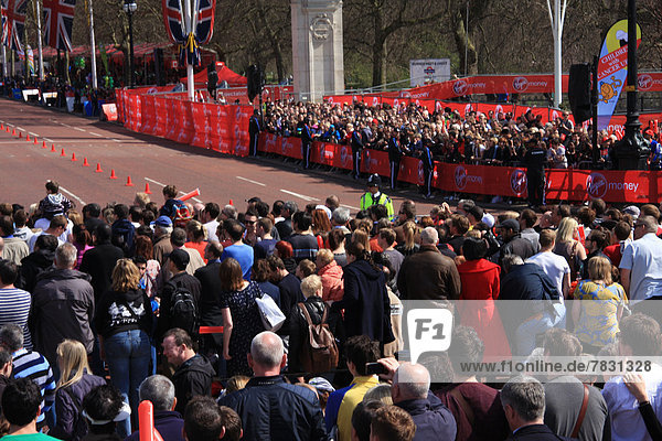 Marathonlauf Marathon Marathons beobachten Großbritannien London Hauptstadt Ziel England The Mall