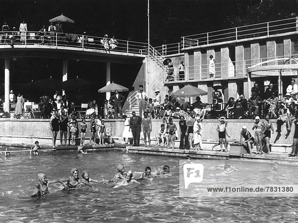 Switzerland  Europe  canton Bern  Bernese Oberland  Wengen  swimming-pool  1930  Thirties  black and white  nostalgically  Badenazug  tourism