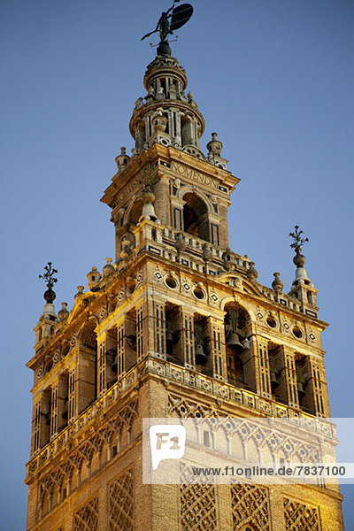 Der Glockenturm  La Giralda  der Kathedrale von Sevilla  Spanien