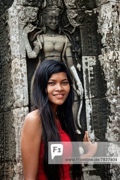 Pose Schönheit Skulptur frontal Mädchen Kambodscha Angkor