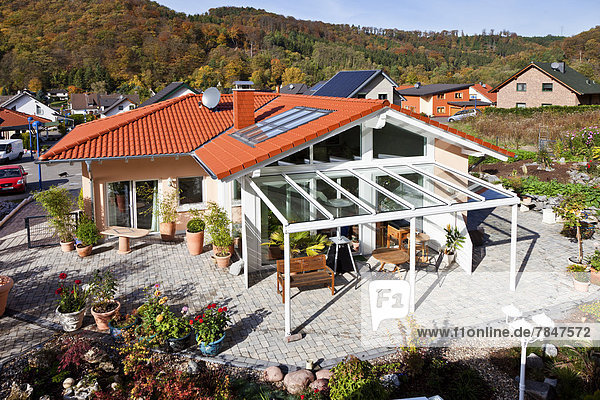 Deutschland  Rheinland-Pfalz  Bau von Glasvordächern
