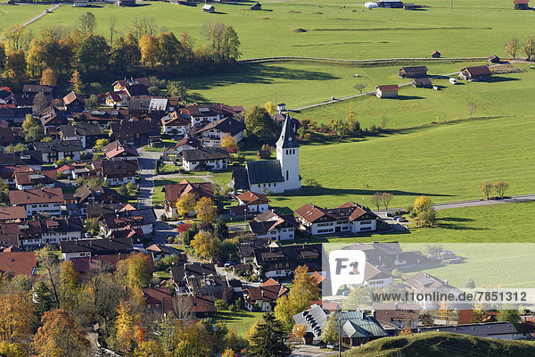 Deutschland  Bayern  Hochwinkelansicht des Dorfes bei Bad Hindelang