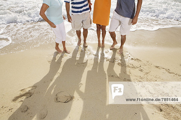 Spanien  Familie am Strand von Palma de Mallorca