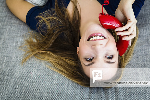 Young woman talking on telephone  smiling
