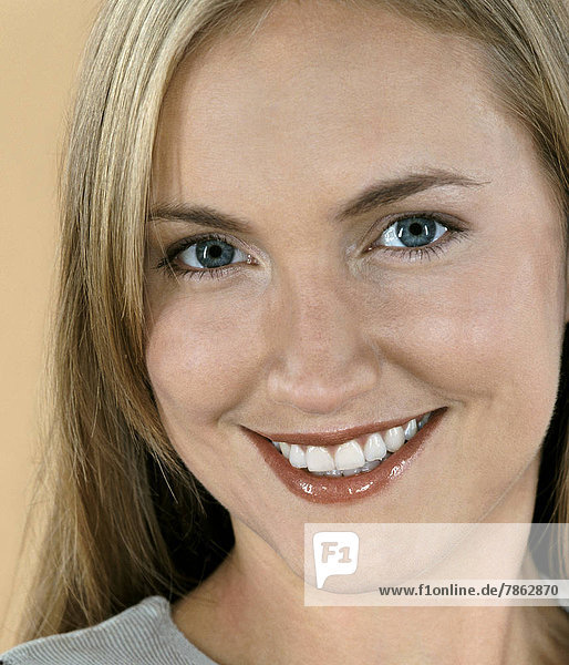 Woman smiling mund