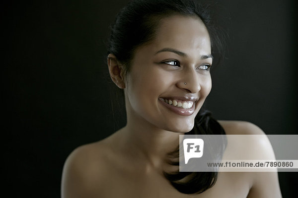 Frau  lächeln  Indianer  nackt