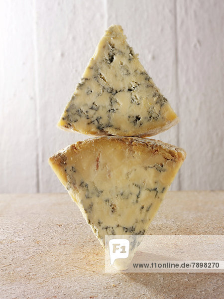 Blauer und weißer Stilton-Käse