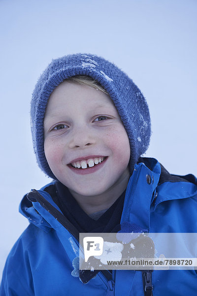 Junge in Winterkleidung  Portrait
