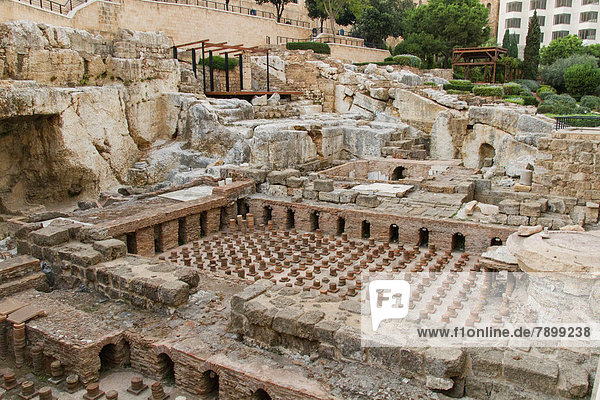 Fundament eines römischen Dampfbads  archäologische Ausgrabungsstätte