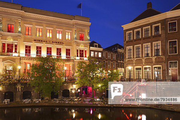 'Grand café  restaurant and club ''Winkel van Sinkel'' in the historic town centre at night on Oudegracht canal'
