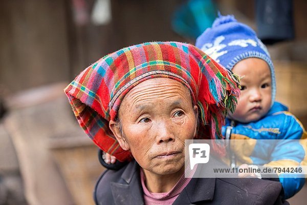 China   Guizhou province   Galapo village   Four Seals Miao people   woman and child.