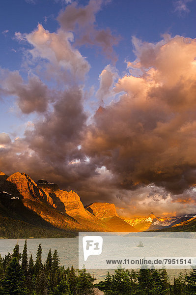 über  Sturm  Sonnenaufgang  See  Heiligtum  Jungfrau Maria  Madonna  Glacier Nationalpark