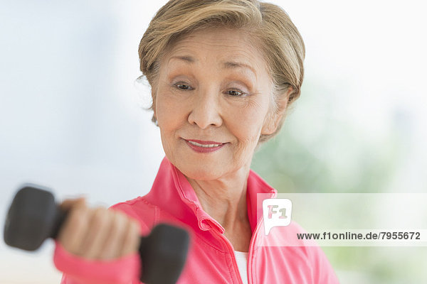 ältere Frau exercising
