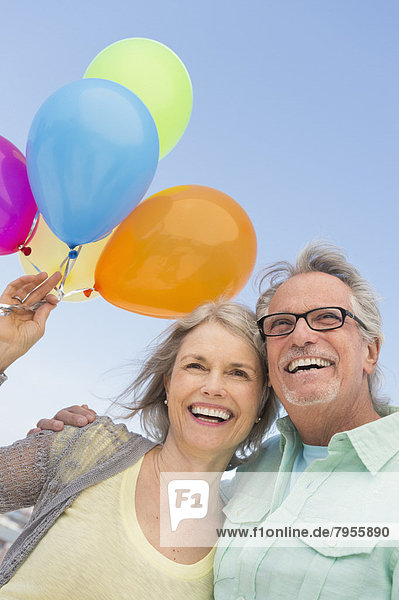 Senior  Senioren  durchsichtig  transparent  transparente  transparentes  Himmel  Luftballon  Ballon  Bündel