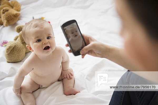 Handy  fotografieren  Kurznachricht  Tochter  Mutter - Mensch  Baby