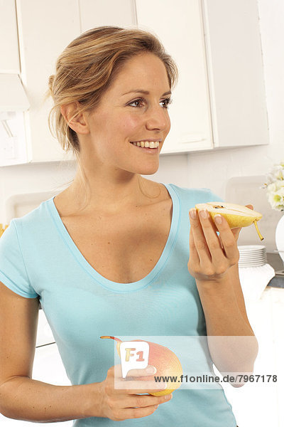 Frau Birne essen essend isst