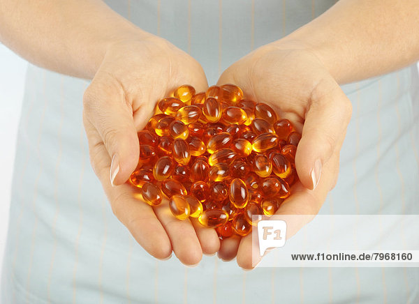 Kapsel Kapseln Vitamin handvoll Öl