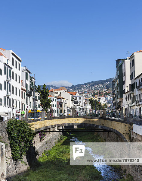 Portugal  Blick auf Funchal und altes Flussbett