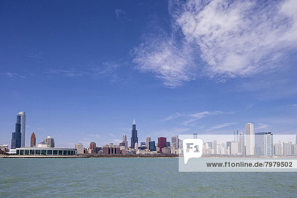 USA  Illinois  Chicago  Blick auf Shedd Aquarium und Willis Turm mit Lake Michigan