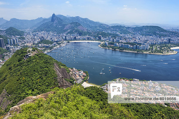 Blick den Stadtteil Botafogo und den Corcovado vom Zuckerhut