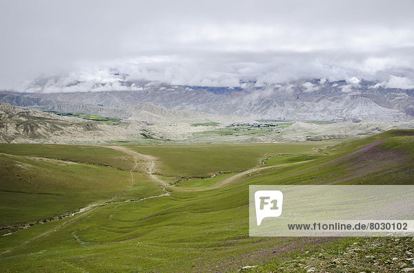 hoch  oben  nahe  Berg  Landschaft  grün  Wiese  Geographie  Mustang