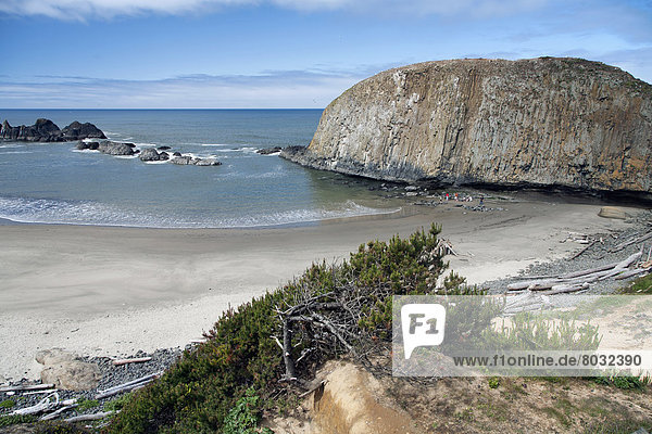 Denkmal entfernt Felsbrocken Strand Ozean Anordnung groß großes großer große großen Oregon