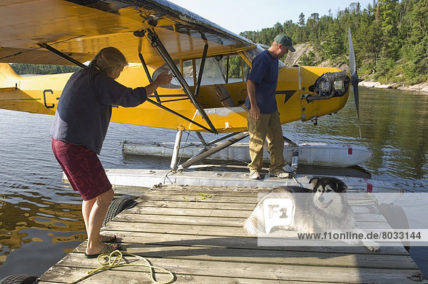 Vorbereitung fließen See Dock reifer Erwachsene reife Erwachsene Mittelpunkt Start Kanada junges Raubtier junge Raubtiere Ontario Hobel