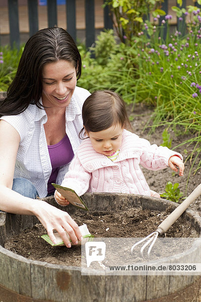 Außenaufnahme Garten Samen Mutter - Mensch anpflanzen