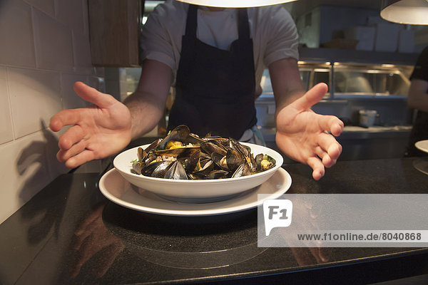 Fisch Pisces nehmen Großbritannien Wahrzeichen Restaurant Fernsehen Reise Köchin Cornwall England Falmouth Schober
