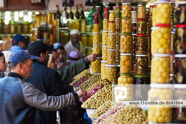 Frucht  Gemüse  verkaufen  aufheben  Marrakesch  Marokko