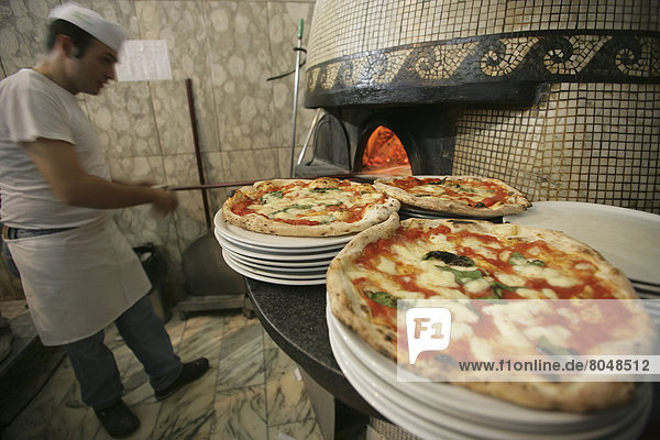 Produktion  Pizza  Italien  Neapel  Pizzeria