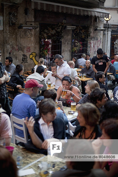 Turkey  Istanbul  Crowded cafe on Sofyali Sokak  Beyoglu