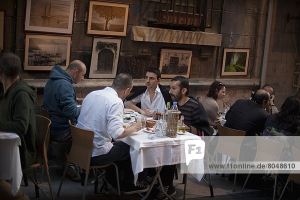 Truthuhn  Mensch  Menschen  Restaurant  essen  essend  isst  Istanbul  Türkei
