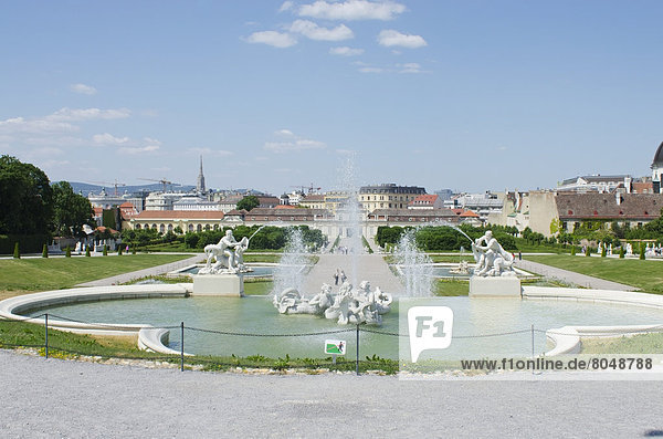 View of Lower Belvedere with fountain and statues  Vienna  Austria